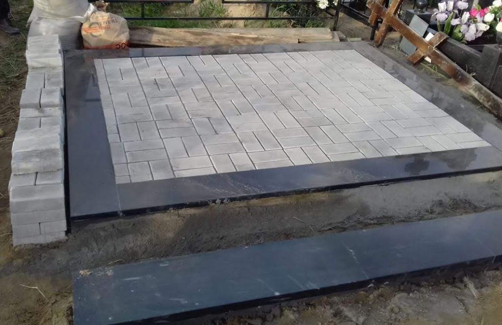 Облицовка участка плиткой