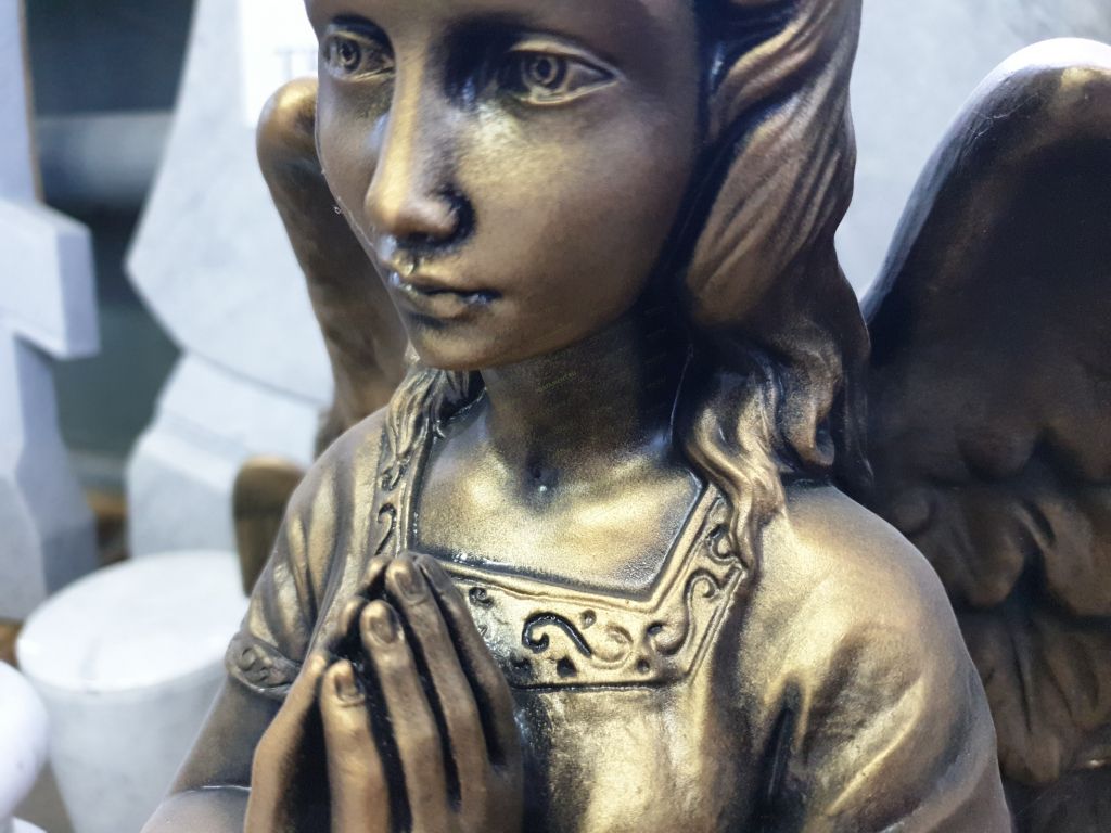 Ангел из литьевого мрамора