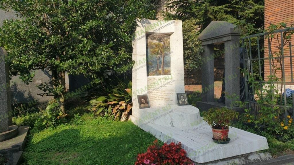 Мозаика на мраморном памятнике