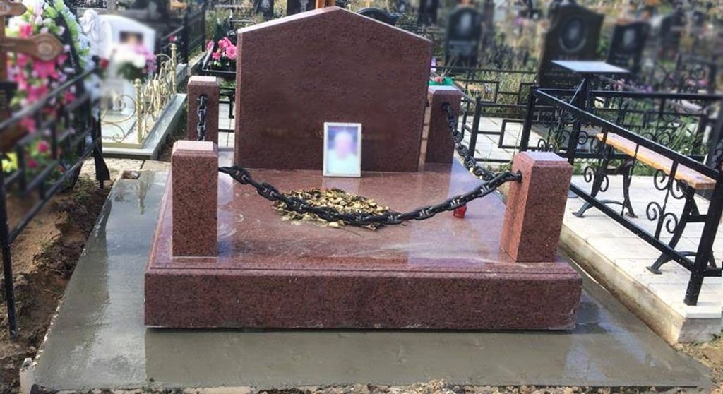 Ограда из Лезниковского гранита 2х1,8