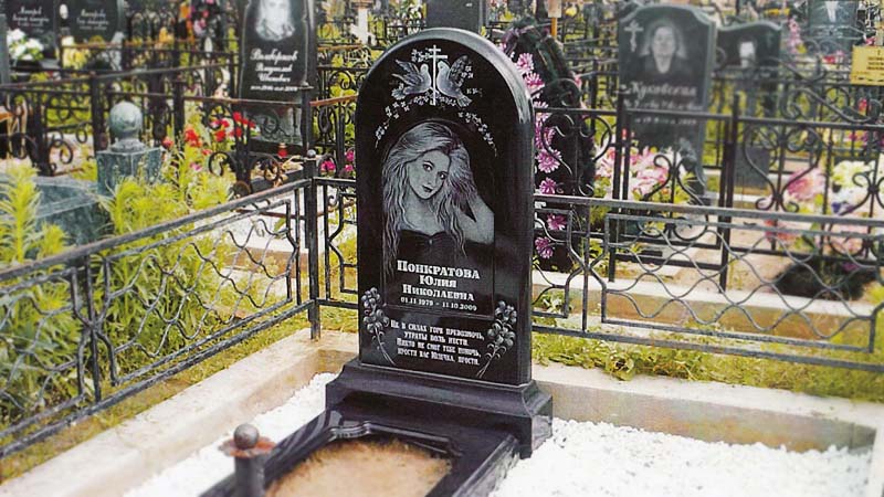 Памятник из гранитополимера