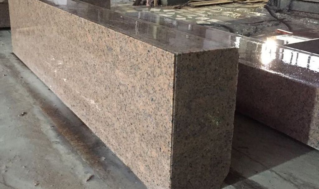 Камень на карьере