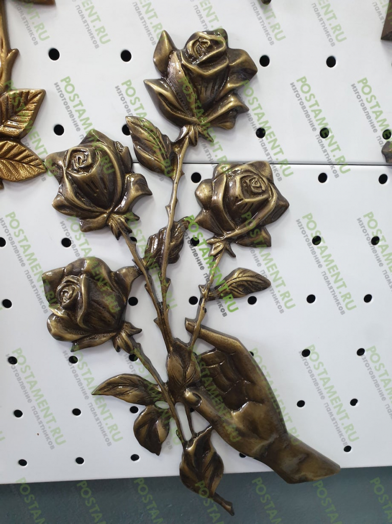 Акриловые розы на памятник