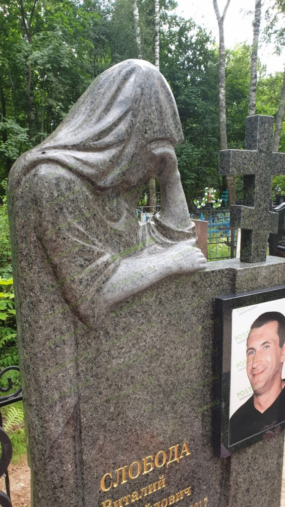 Скульптура ангела из Масловского гранита