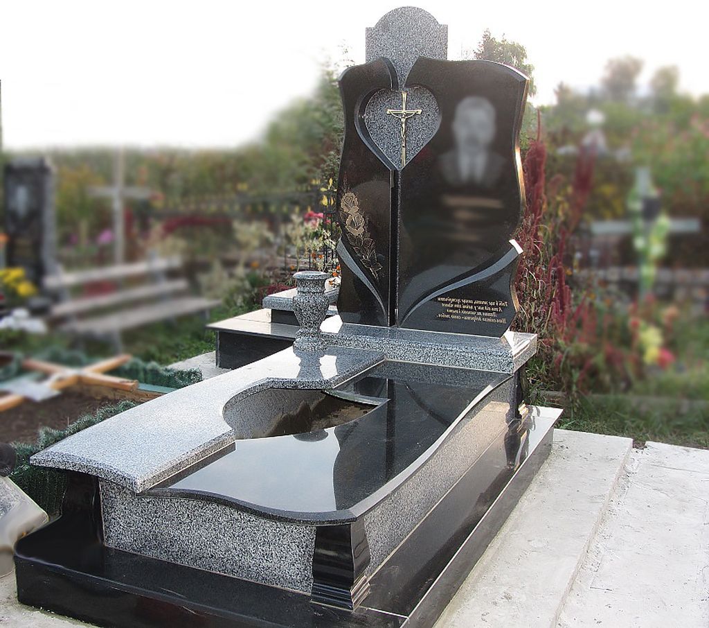 Памятник с надгробной плитой