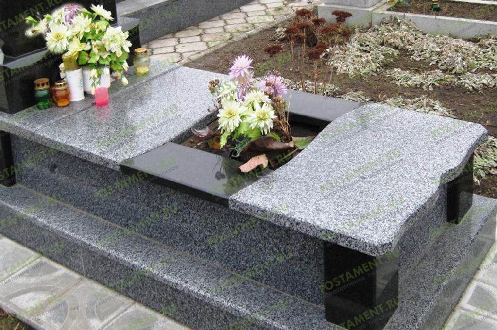 Цветник из Исетского камня