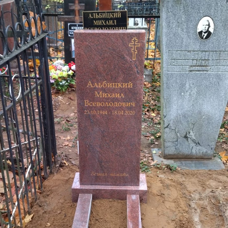 Прямой памятник из гранита Сюскюянсаари