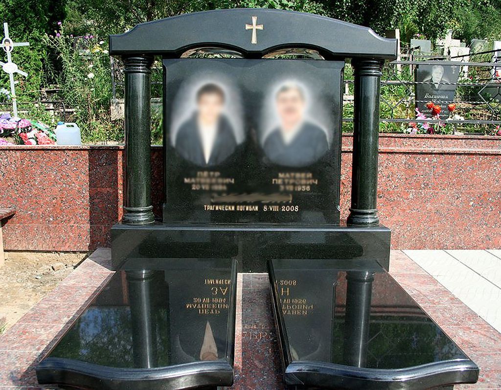 Памятник папе и маме