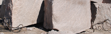 Глыба из Султаевского гранита