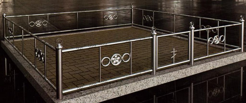 Ограда из нержавейки классическая Ограда из нержавейки классическая