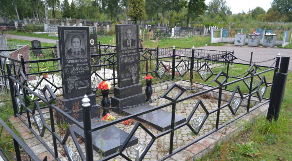 Ограда с менорой на могилу
