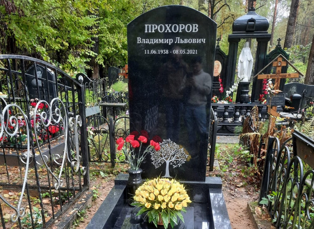 Пескоструйная гравировка дерево на памятнике