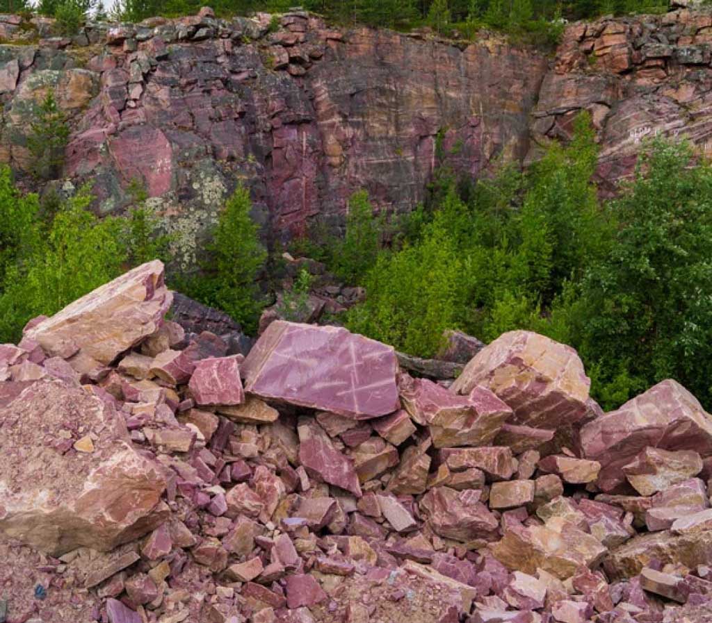 Камень Малиновый кварцит