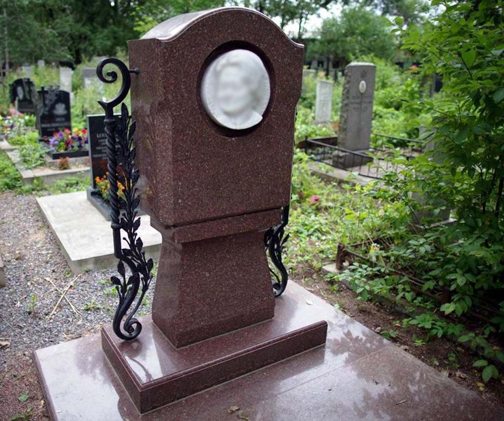 Сочетание с металлом и барельефом