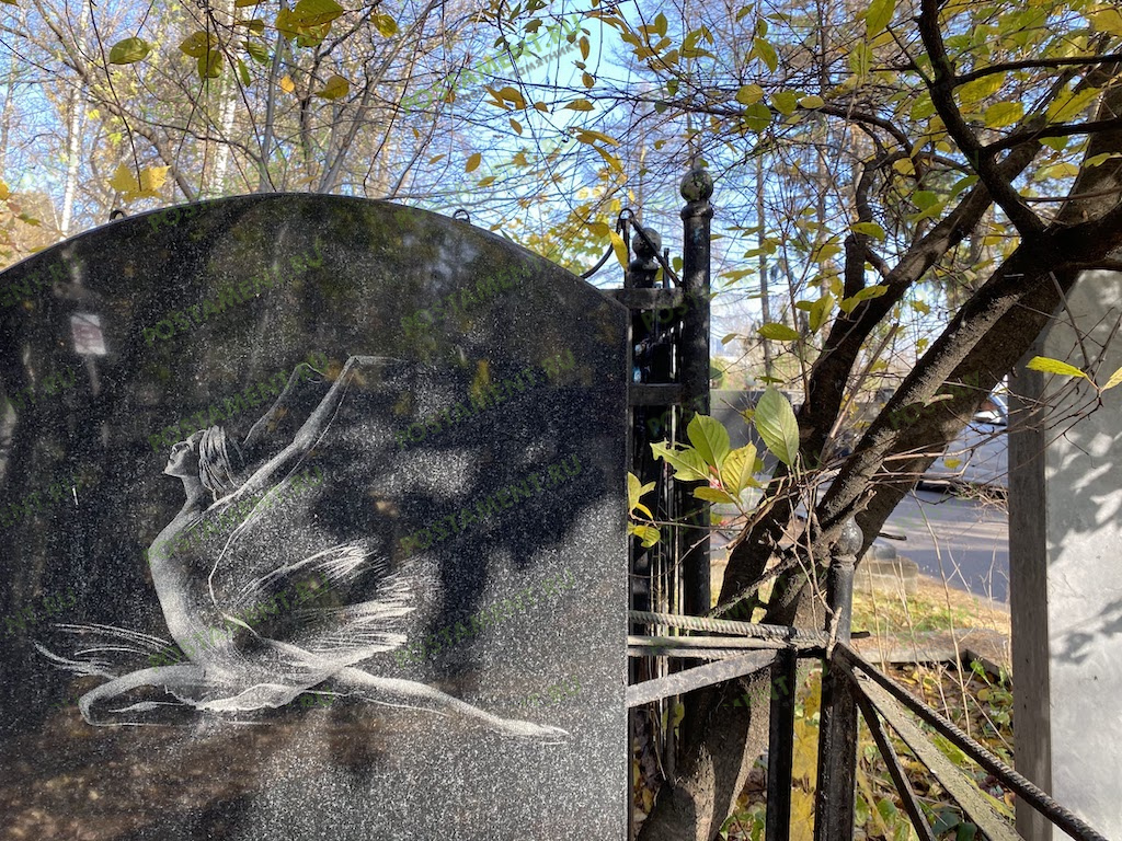Гравировка на памятнике балерина