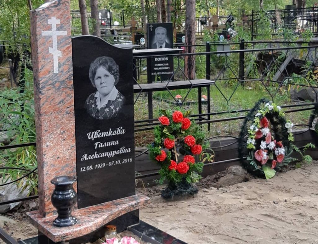 Комбинированный памятник с габбро