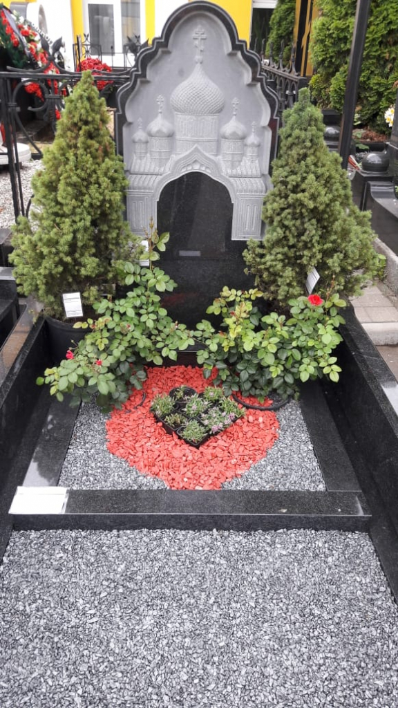 Оформление могилы щебнем 1