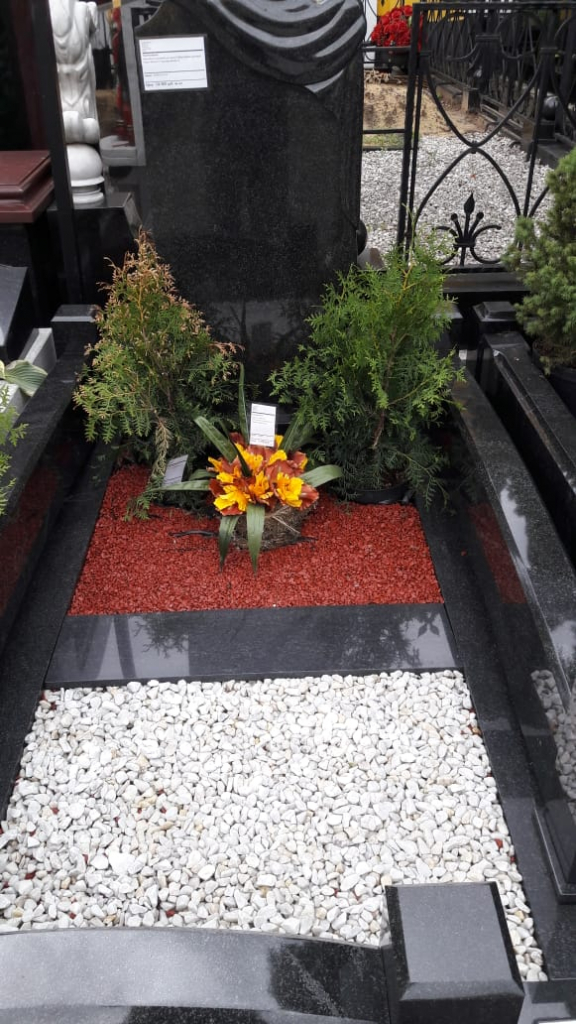 Оформление могилы щебнем 3
