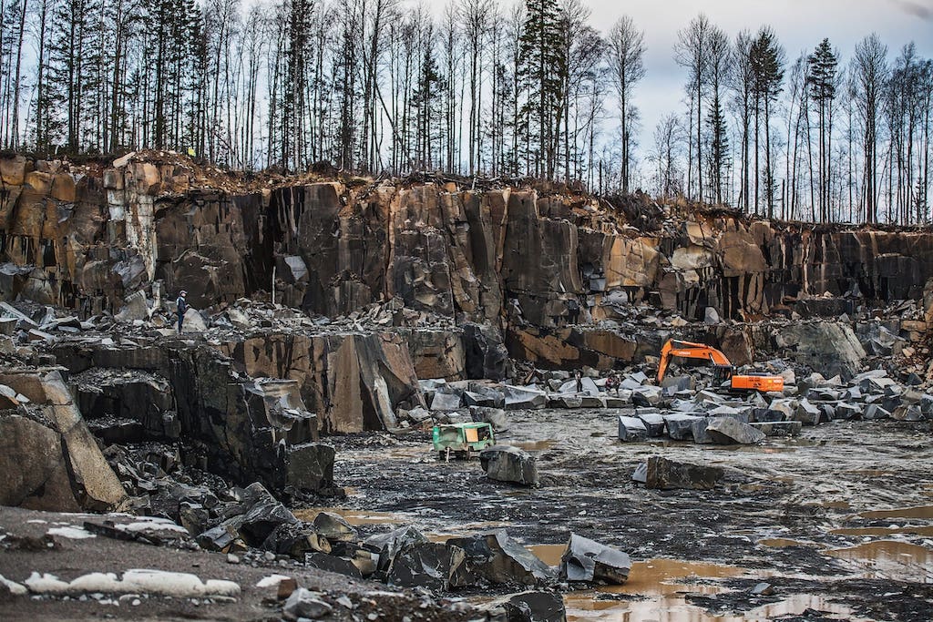 Мы на карьере гранитном