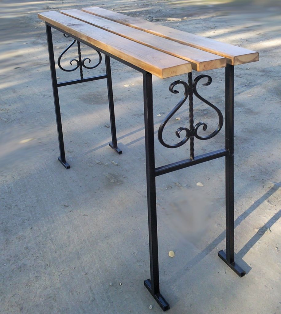 Недорогая кованая лавочка без спинки