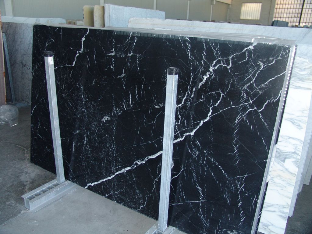 Черный мрамор для памятника