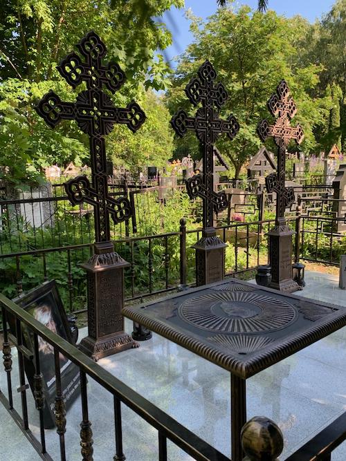 Чугунный столик