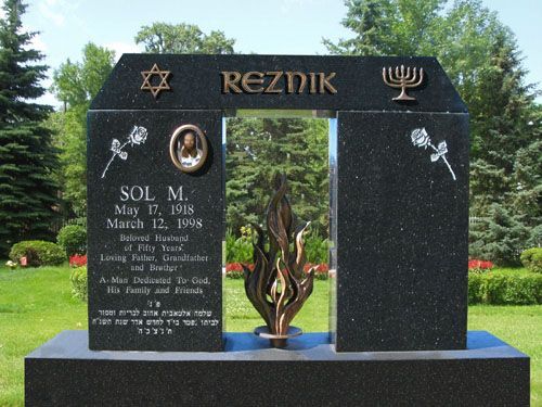 Еврейский памятник со звездой Давида