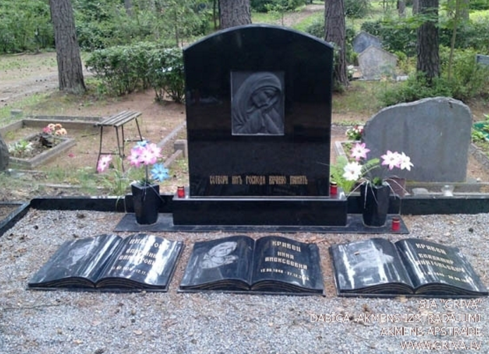 памятник с книгой на могилу из гранита