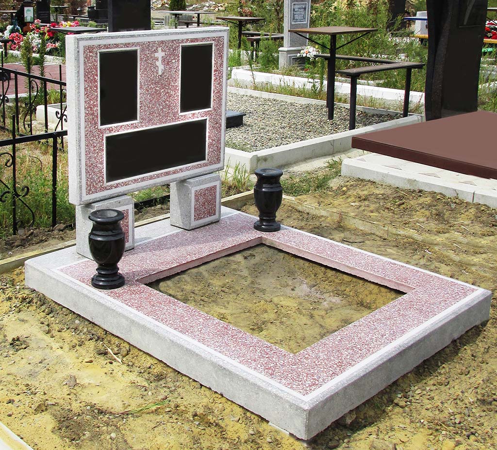 Красный литьевой памятник