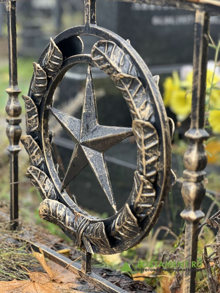 Чугунная ограда с декором