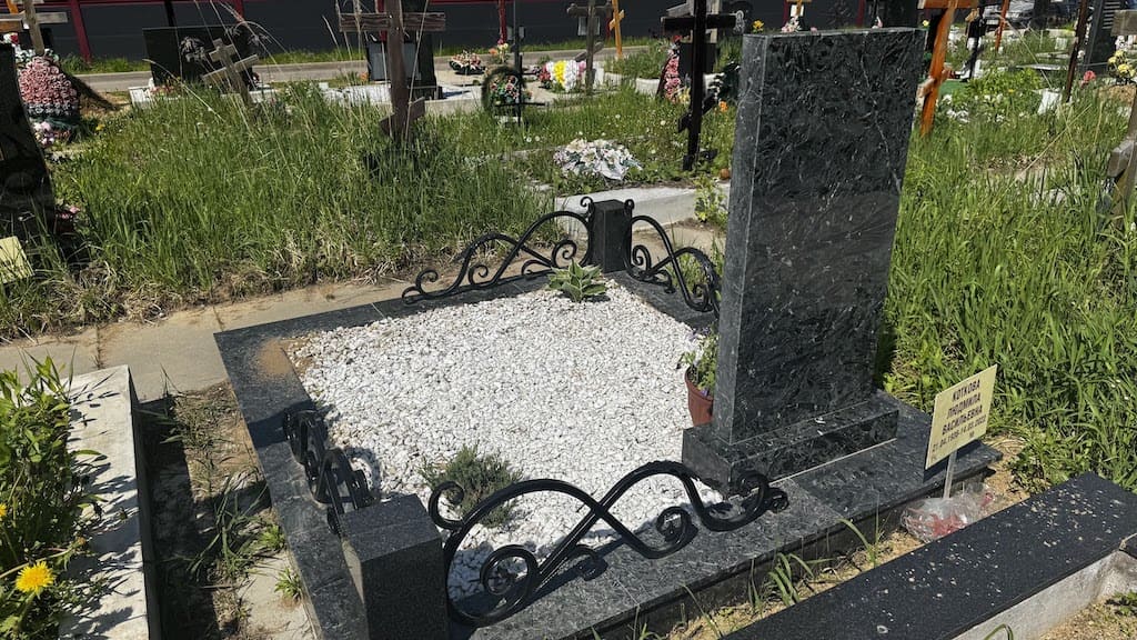 Мемориальный комплекс с оградой