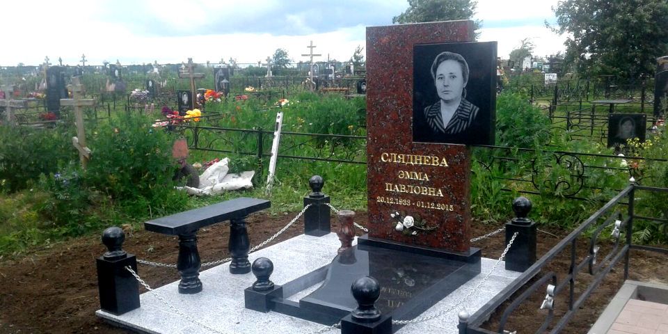 Как выбрать памятник взрослому