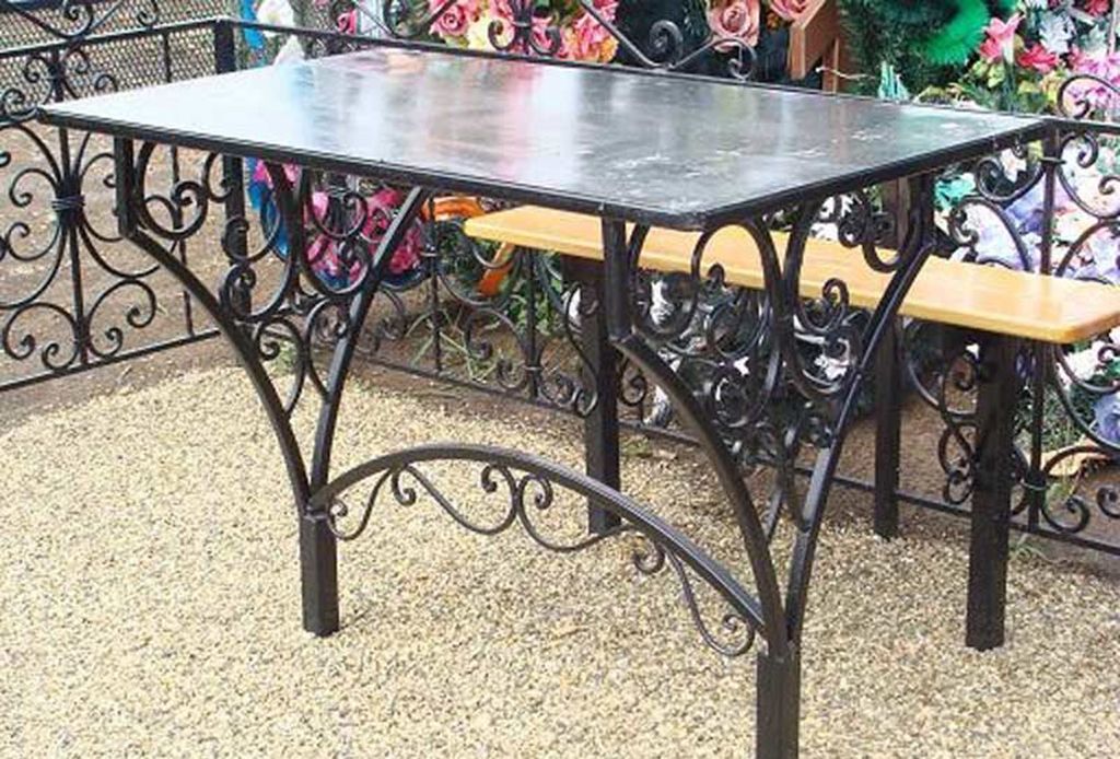 Стол и лавочка с установкой