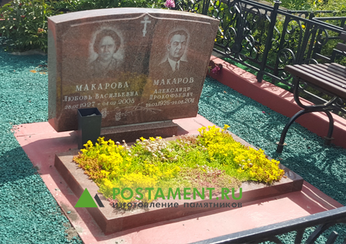 Надгробие из красного камня