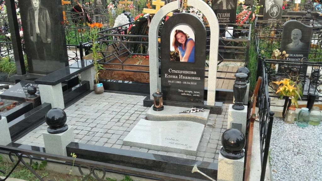 Мемориальный комплекс из Мансуровского гранита