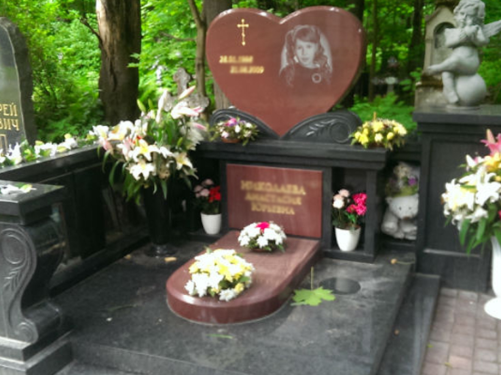 Сердце из малинового кварцита