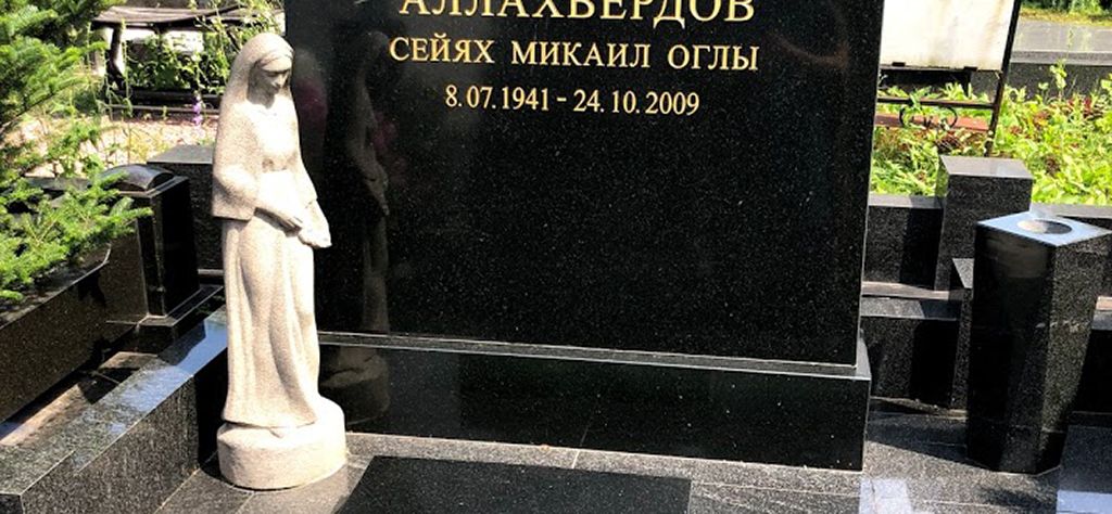 Маленькая фигурка ангела