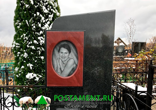 Портрет на гранитной вставке