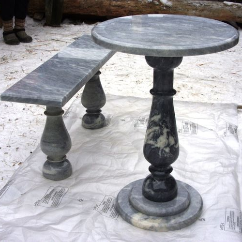 Столик с лавкой