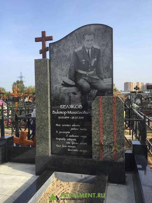 Памятник с погонами инсталляция