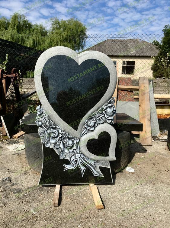 Барельеф на граните розы