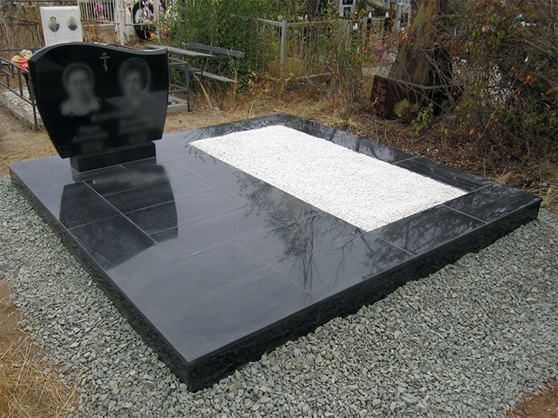 Заливка бетоном половины участка