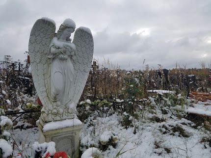 Мраморный памятник на могилу ангел