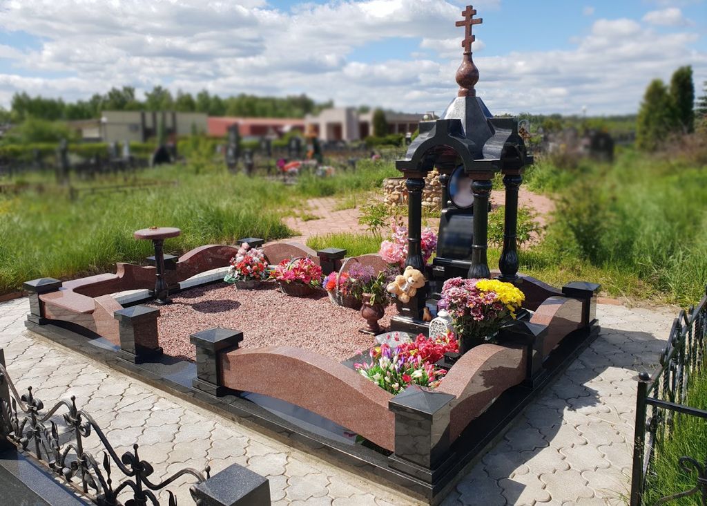 Мемориальный комплекс с Лезниковским гранитом