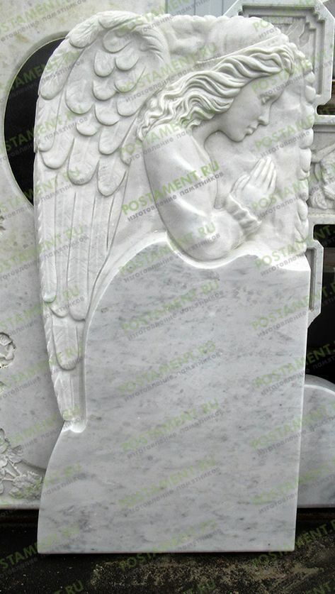 Ангел резной на мраморе