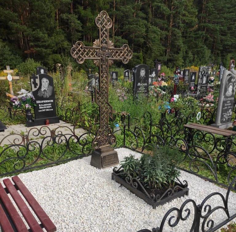 Крест с подставкой чугун