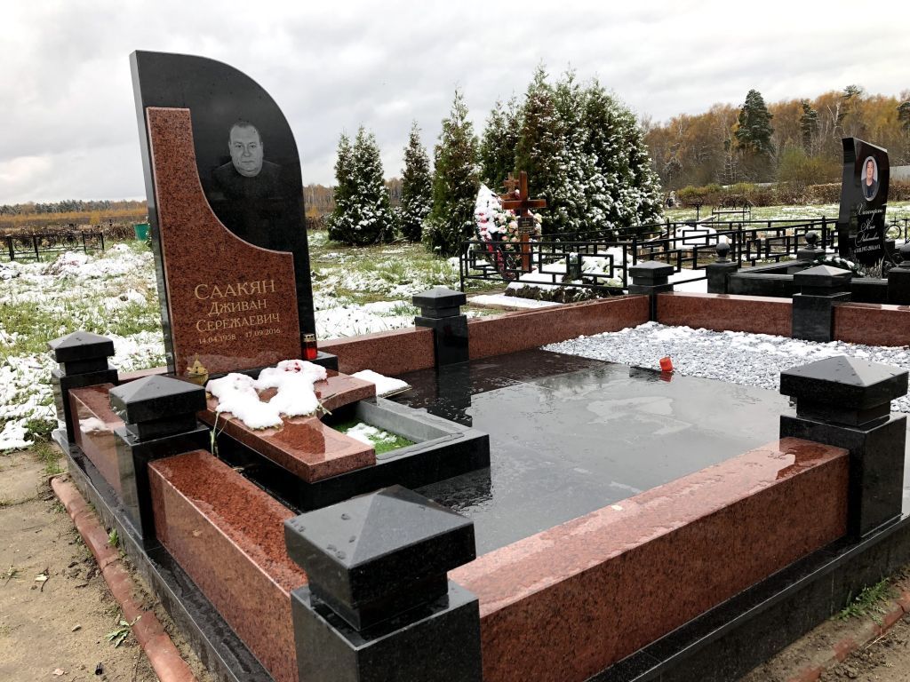 Армянский комплекс из красного и черного гранита