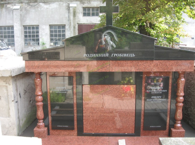 Склеп из красного Лезниковского гранита