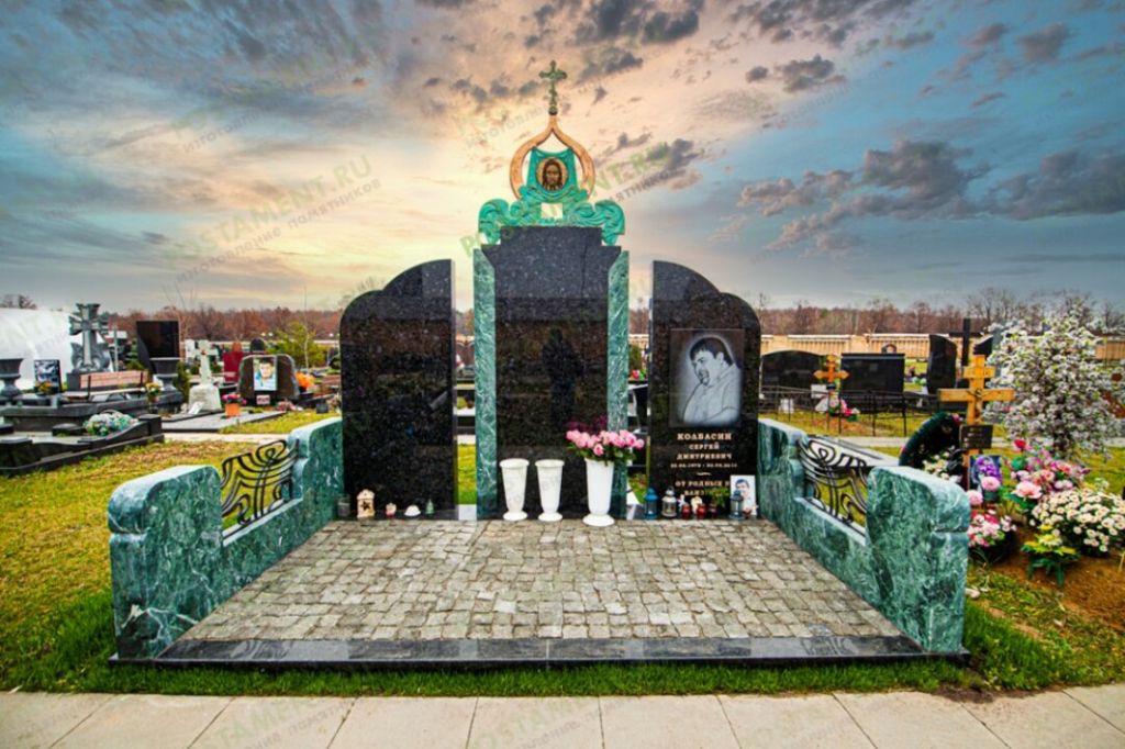 Памятник комбинированный со Змеевиком и Лабрадоритом