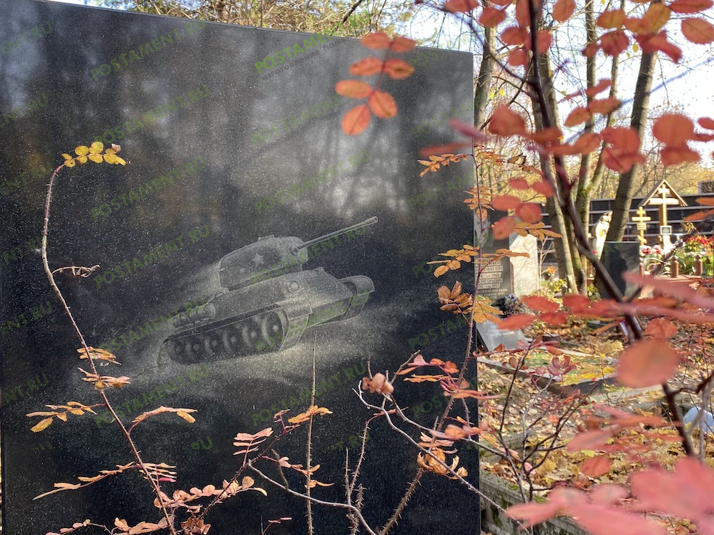 Памятник военному, изображение танка